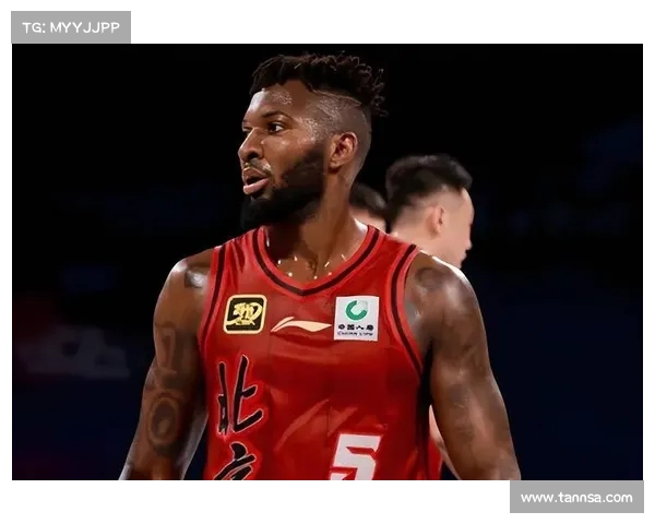 杰曼清晨六点早起训练全程装备CBA系列展现坚韧精神 杰曼清晨六点早起训练全程装备CBA系列展现坚韧精神